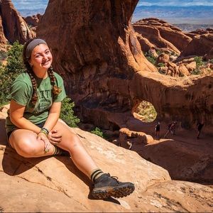 Meet your Posher, Hayley